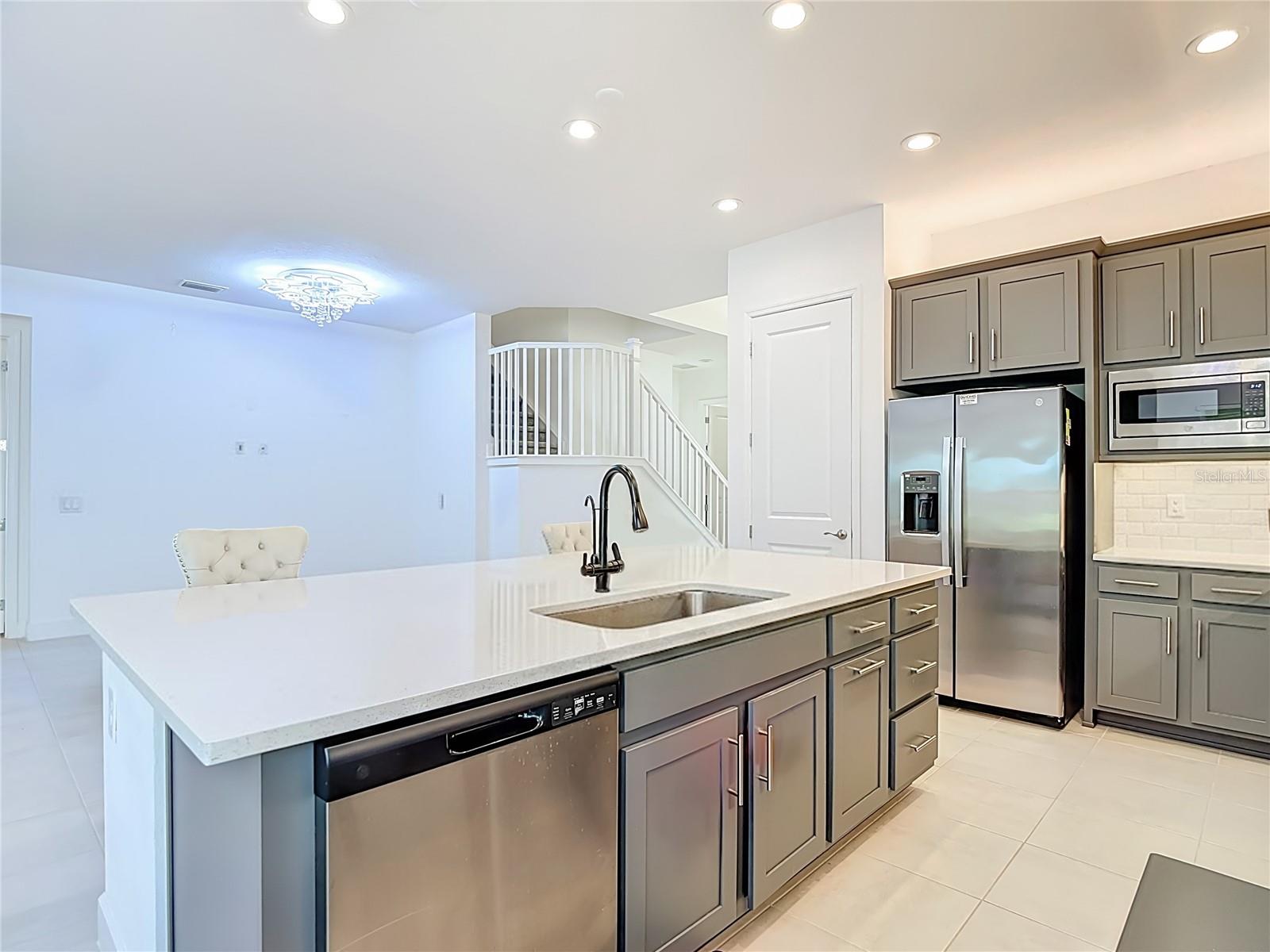 32676 TREE OF LIFE AVE, WESLEY CHAPEL, FL, 33543