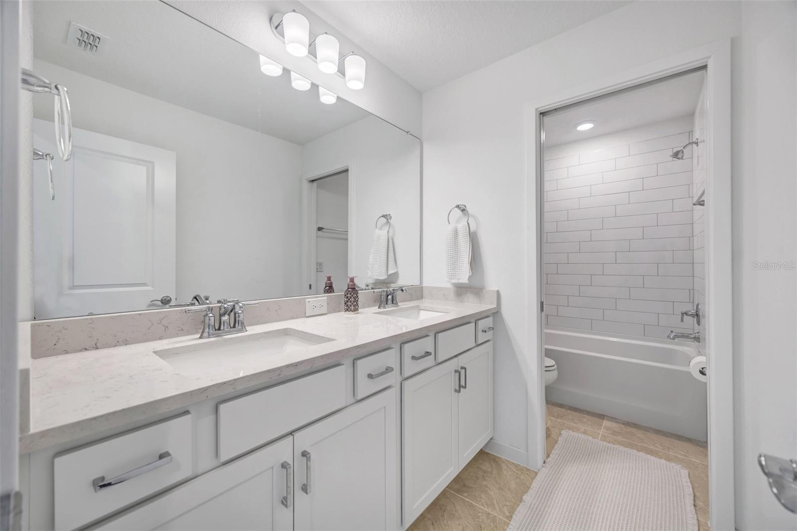 1095 KISTNA DR, ZEPHYRHILLS, FL, 33540