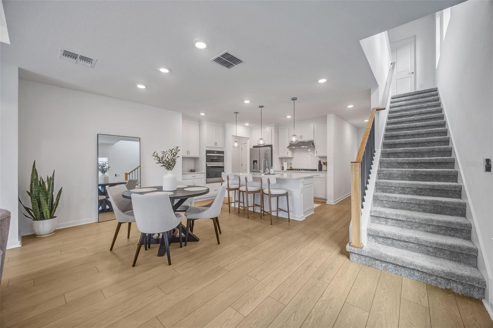 1095 KISTNA DR, ZEPHYRHILLS, FL, 33540