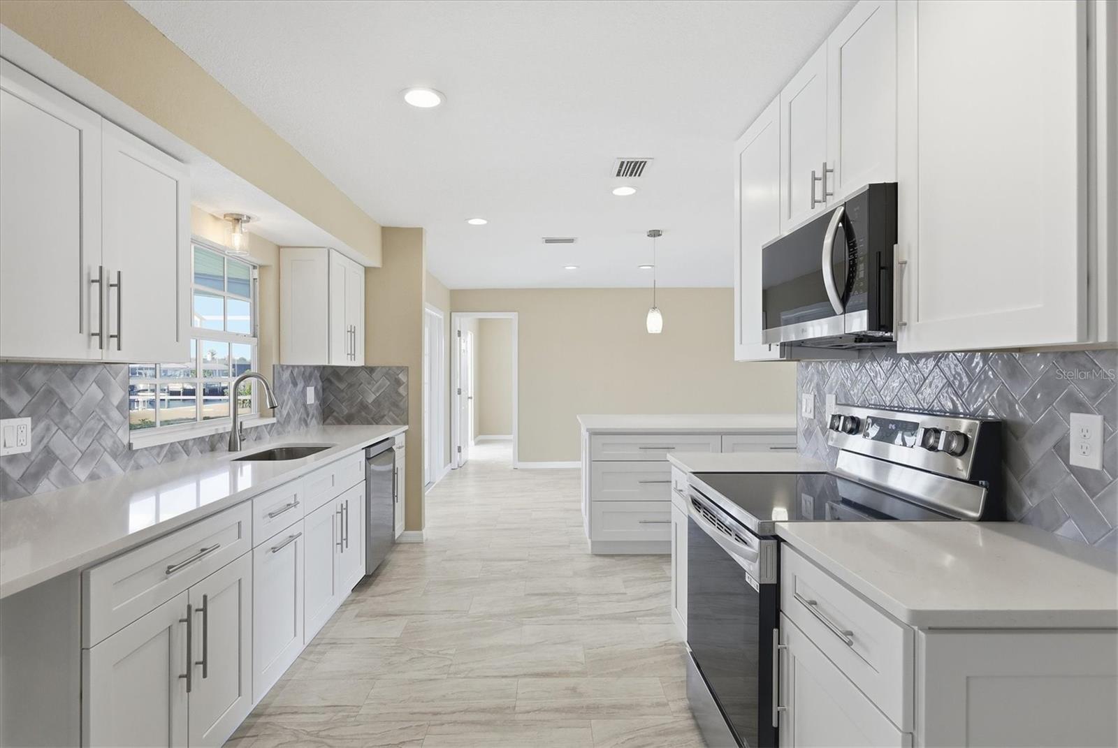 133 COLONIAL ST SE, PORT CHARLOTTE, FL, 33952