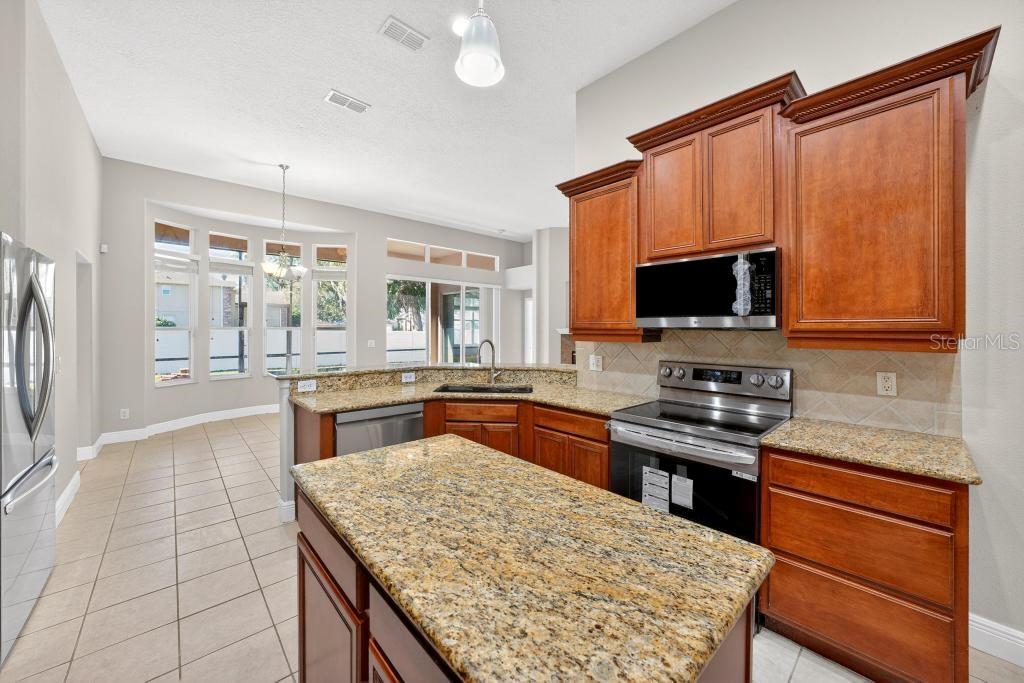 201 W BLUE WATER EDGE DR, EUSTIS, FL, 32736