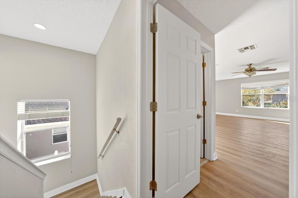 201 W BLUE WATER EDGE DR, EUSTIS, FL, 32736