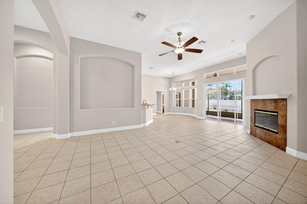 201 W BLUE WATER EDGE DR, EUSTIS, FL, 32736