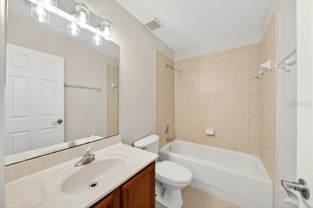 201 W BLUE WATER EDGE DR, EUSTIS, FL, 32736