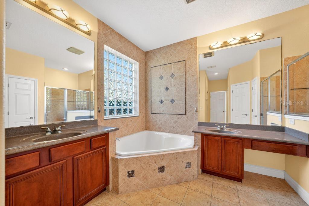 201 W BLUE WATER EDGE DR, EUSTIS, FL, 32736