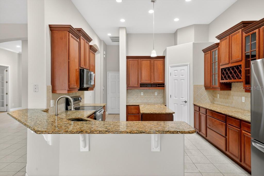 201 W BLUE WATER EDGE DR, EUSTIS, FL, 32736