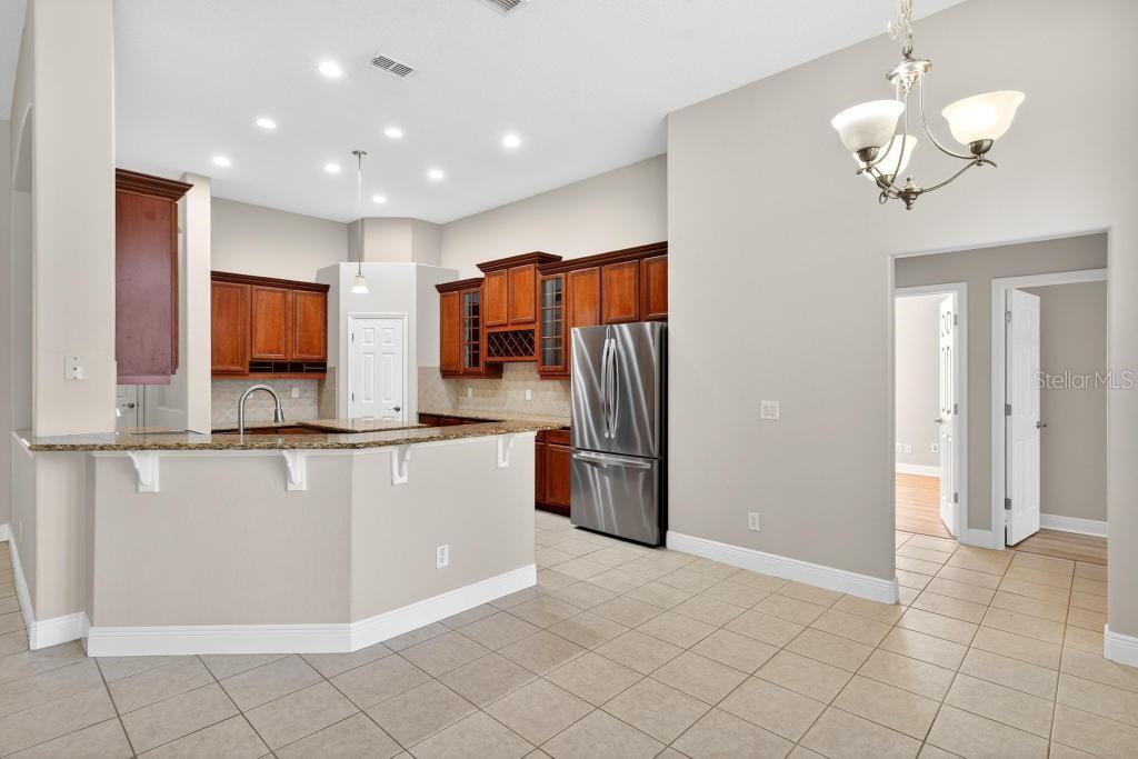 201 W BLUE WATER EDGE DR, EUSTIS, FL, 32736