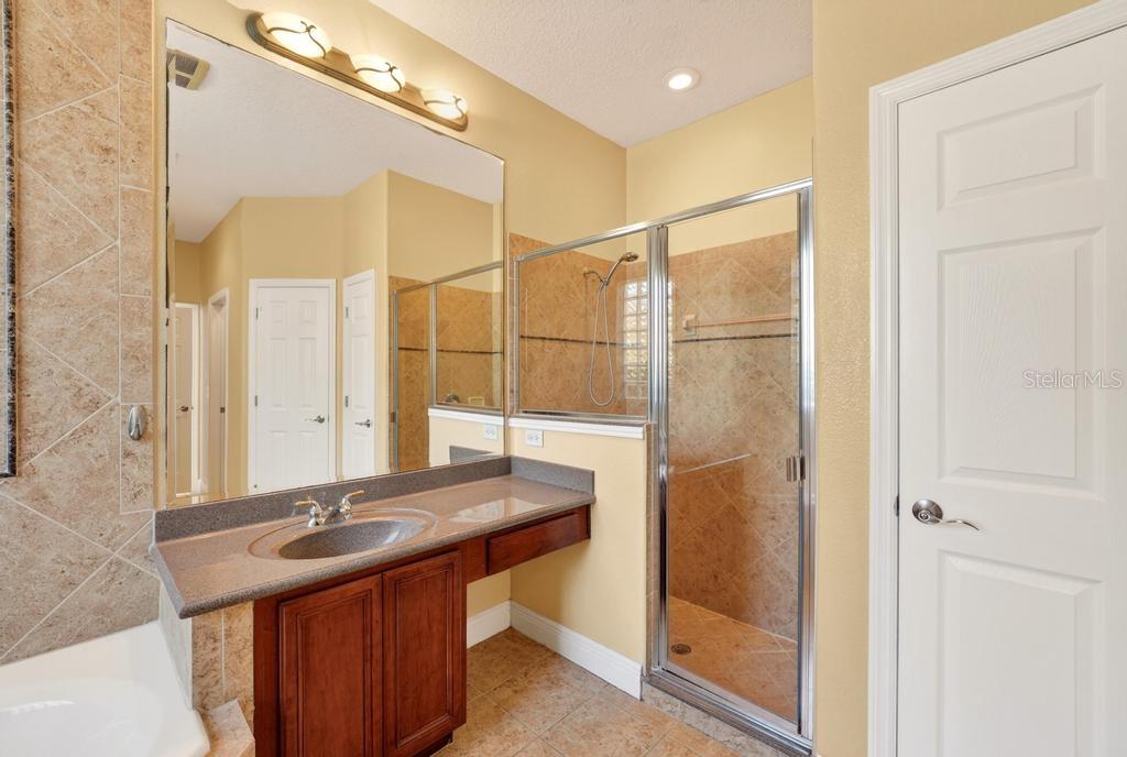 201 W BLUE WATER EDGE DR, EUSTIS, FL, 32736