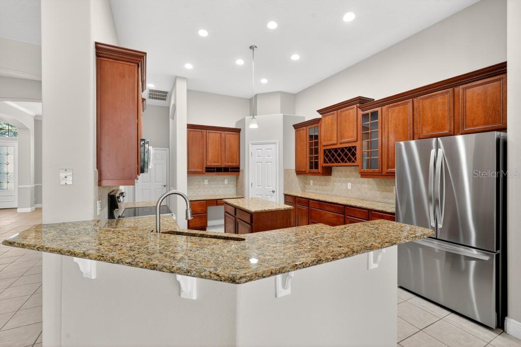 201 W BLUE WATER EDGE DR, EUSTIS, FL, 32736