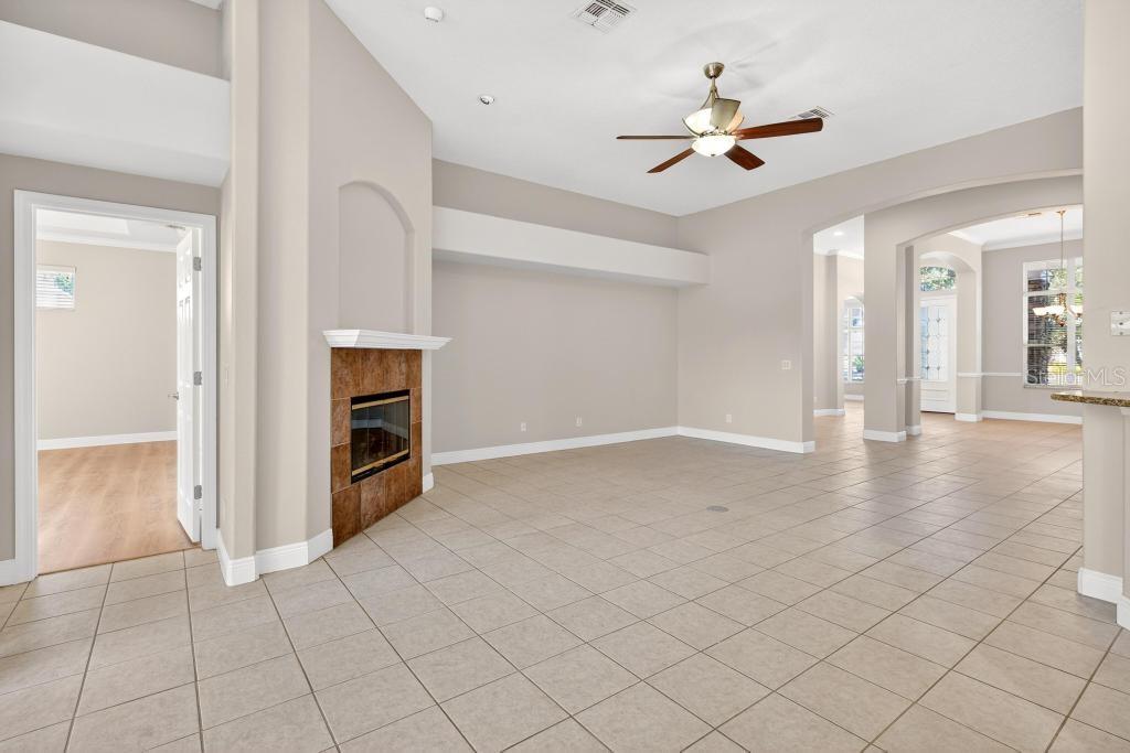 201 W BLUE WATER EDGE DR, EUSTIS, FL, 32736