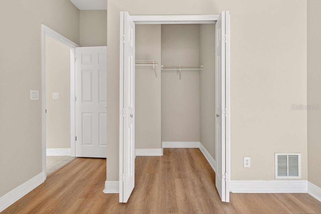 201 W BLUE WATER EDGE DR, EUSTIS, FL, 32736