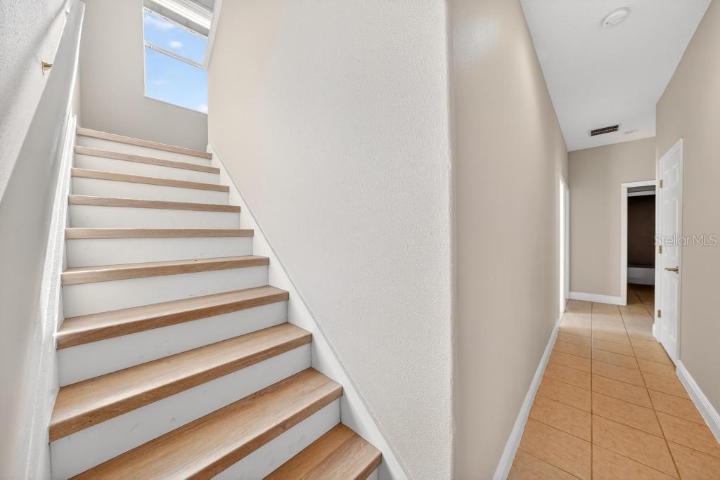 201 W BLUE WATER EDGE DR, EUSTIS, FL, 32736