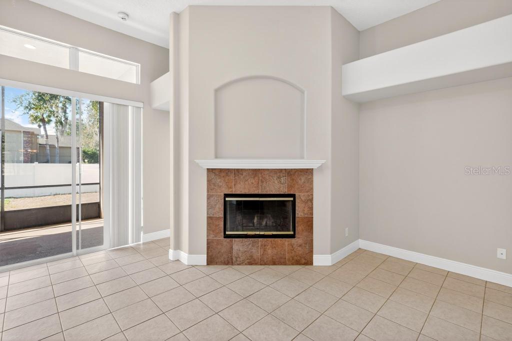 201 W BLUE WATER EDGE DR, EUSTIS, FL, 32736