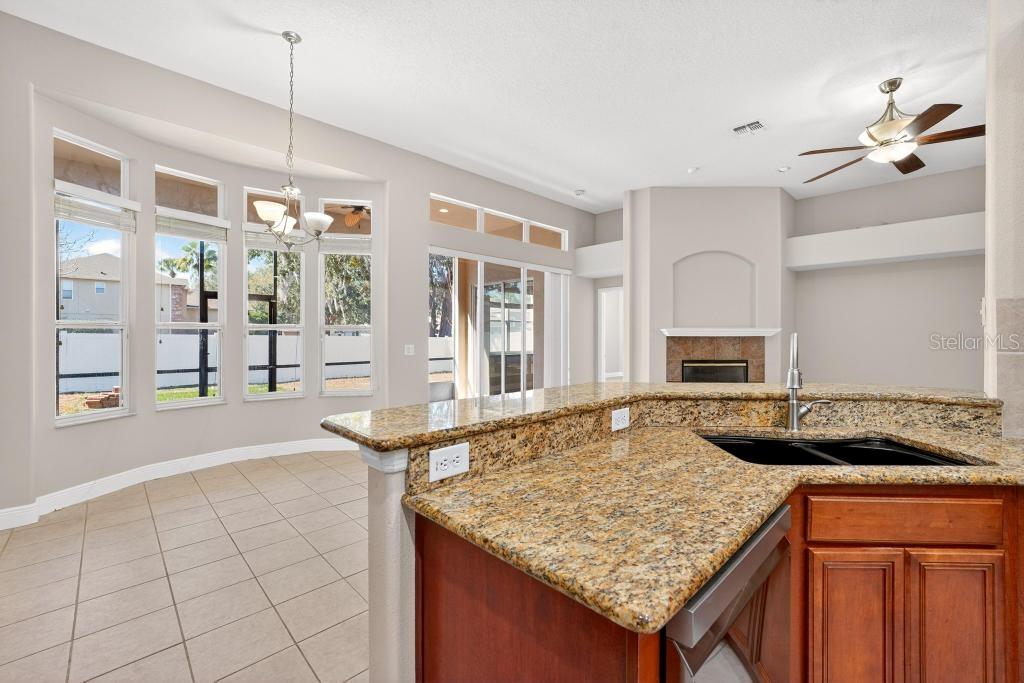 201 W BLUE WATER EDGE DR, EUSTIS, FL, 32736
