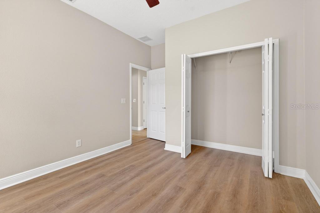 201 W BLUE WATER EDGE DR, EUSTIS, FL, 32736