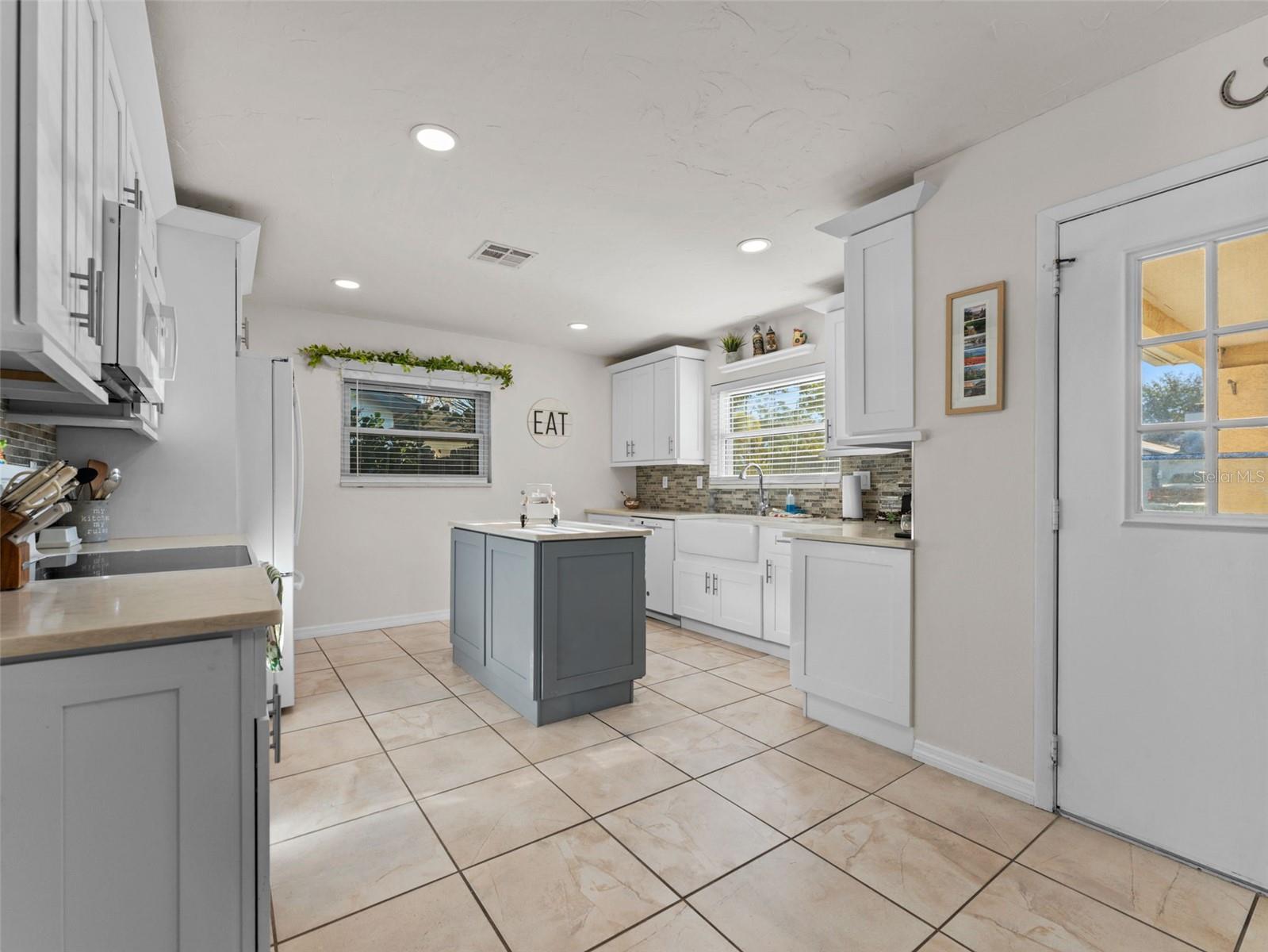 1768 W GROVELEAF AVE, PALM HARBOR, FL, 34683