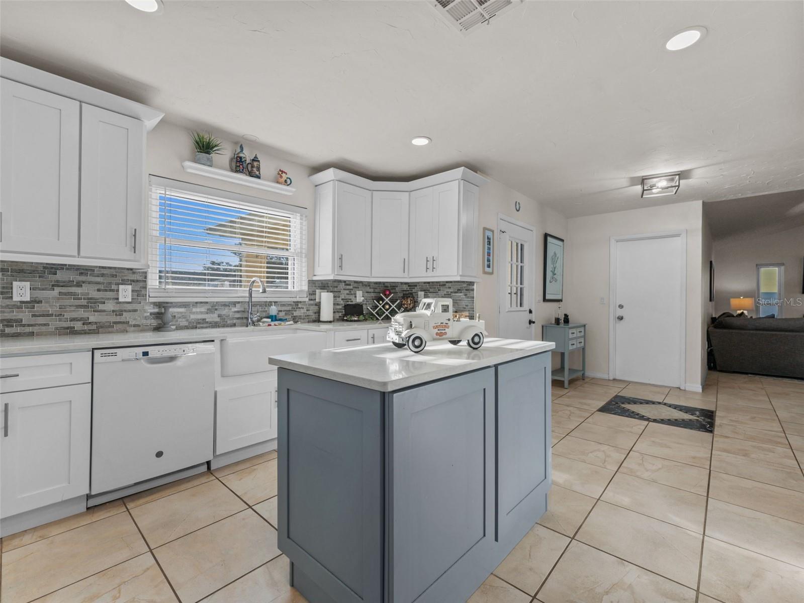 1768 W GROVELEAF AVE, PALM HARBOR, FL, 34683