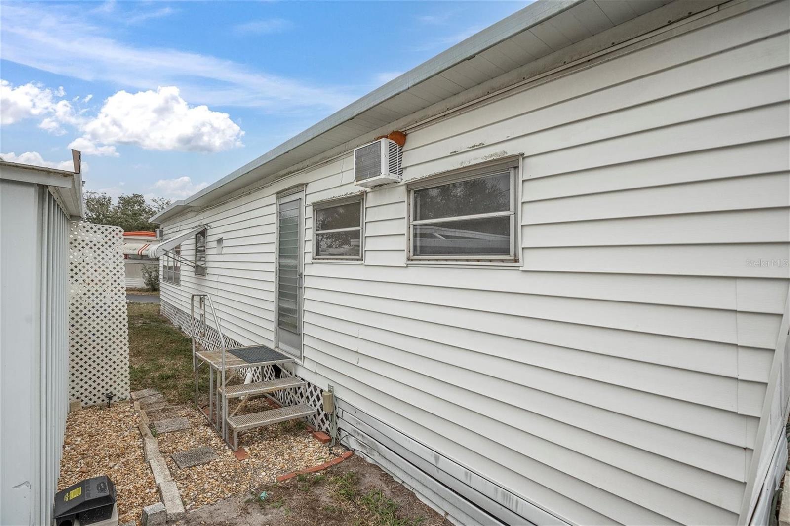 TB8469412 Property Photo