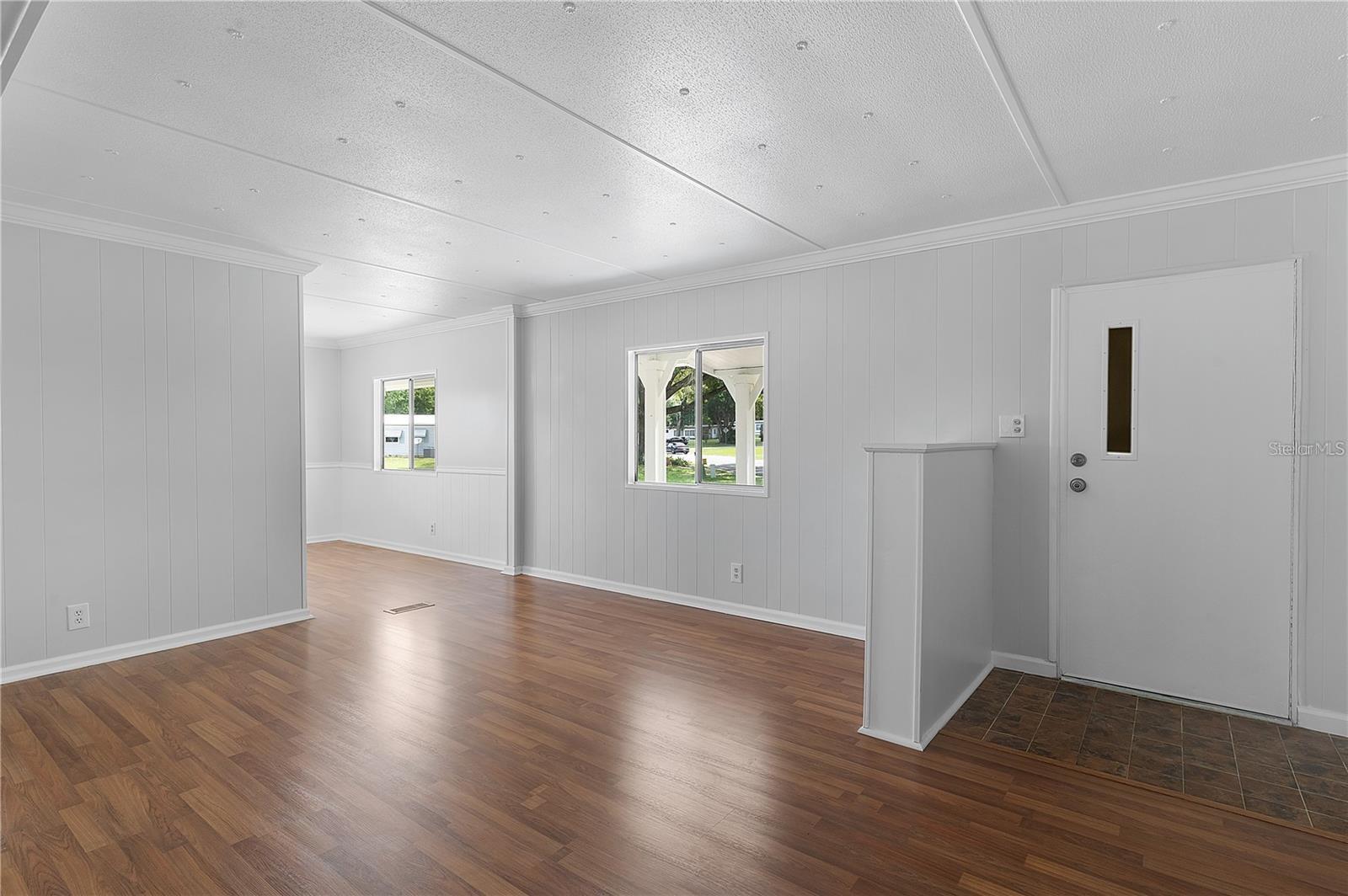 302 IVANHOE CIR, LADY LAKE, FL, 32159