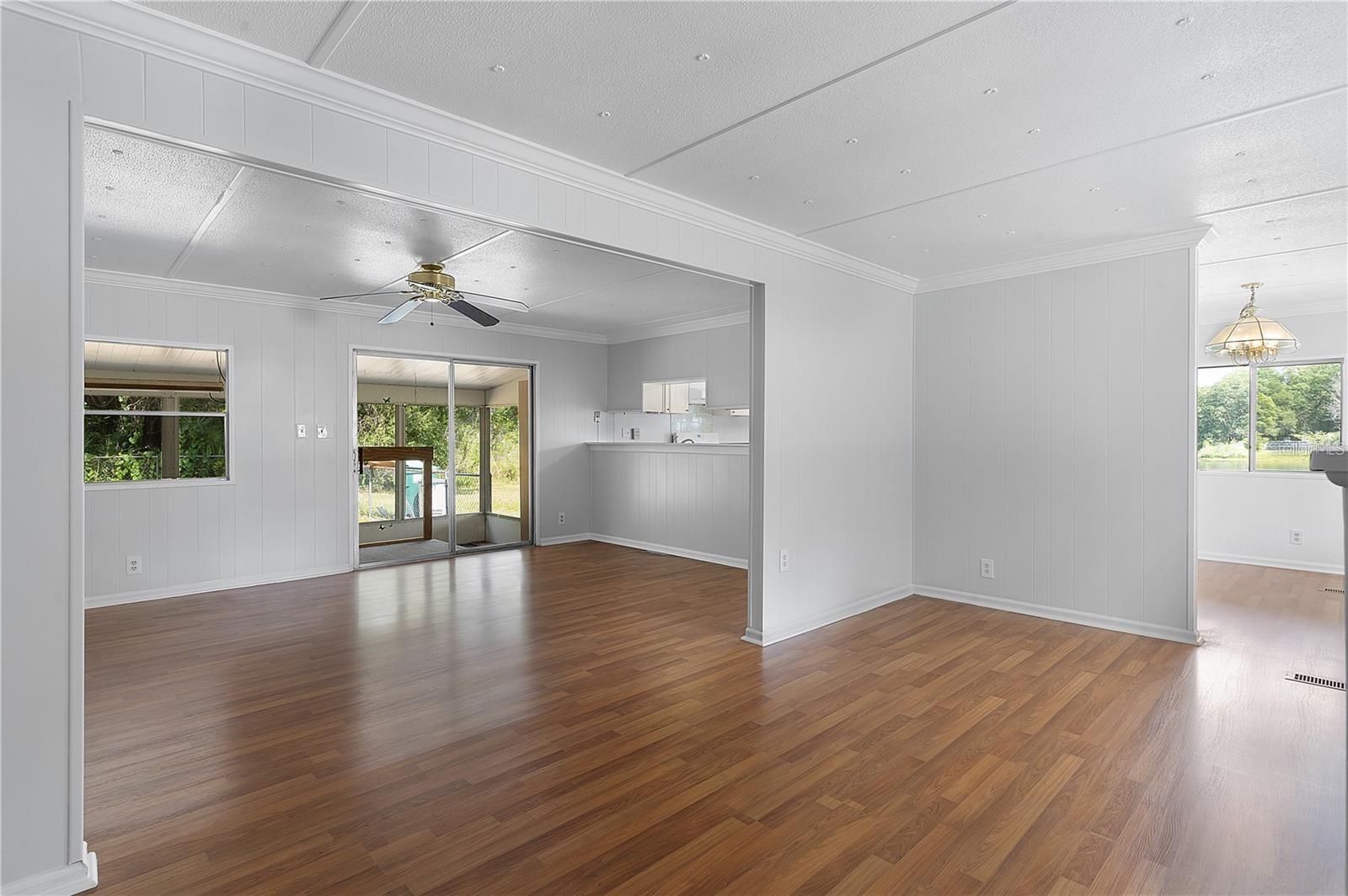 302 IVANHOE CIR, LADY LAKE, FL, 32159