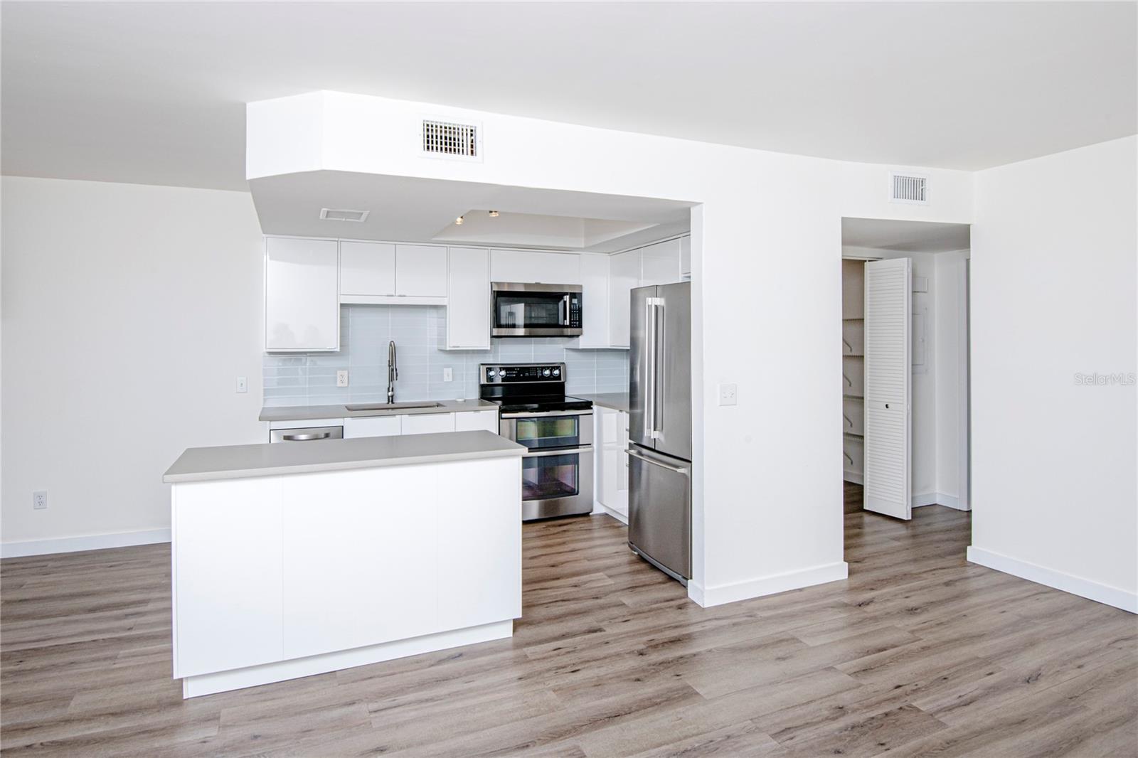 1007 S BAYSHORE BLVD #107, SAFETY HARBOR, FL, 34695