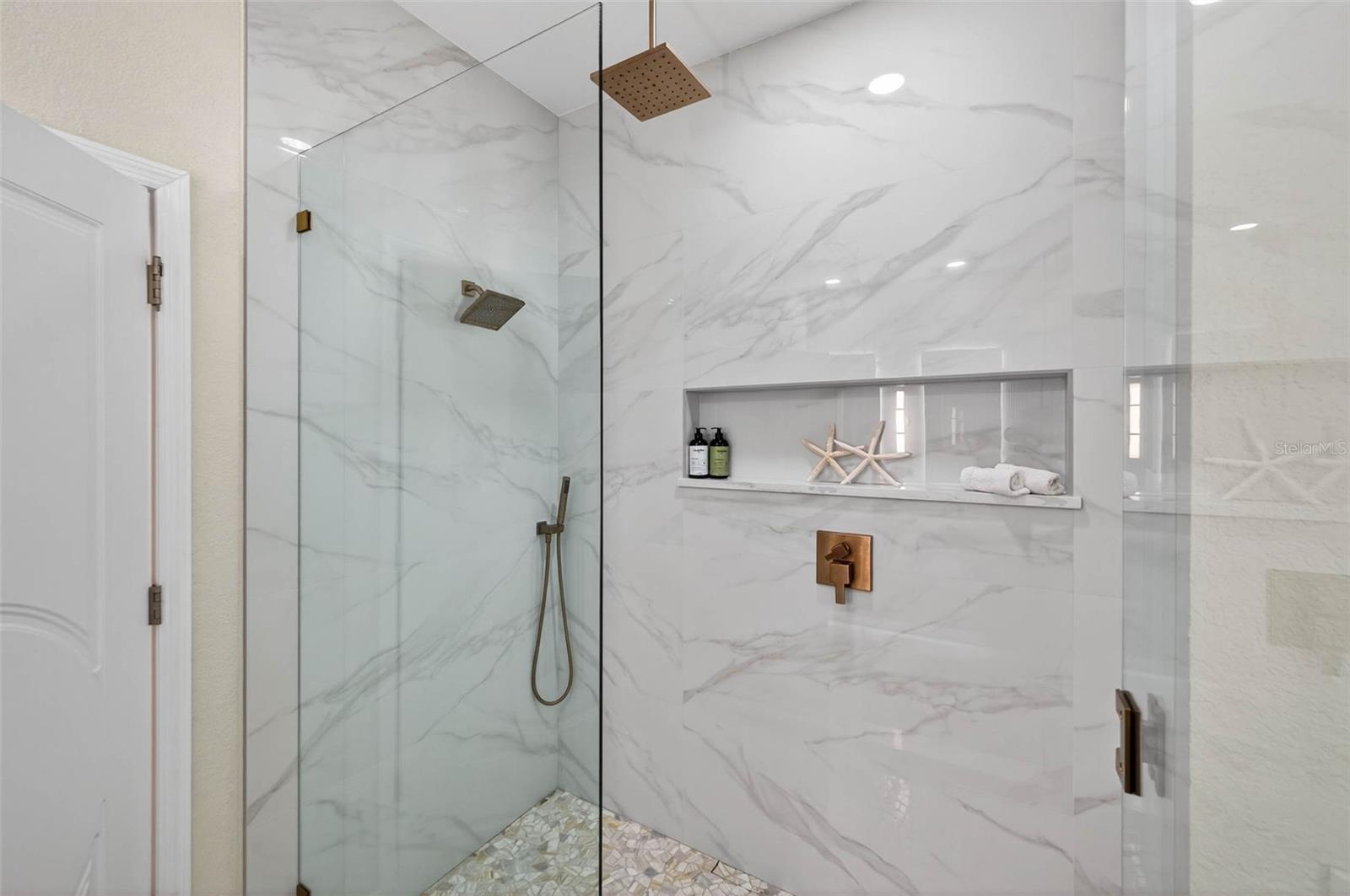 TB8469446 Property Photo