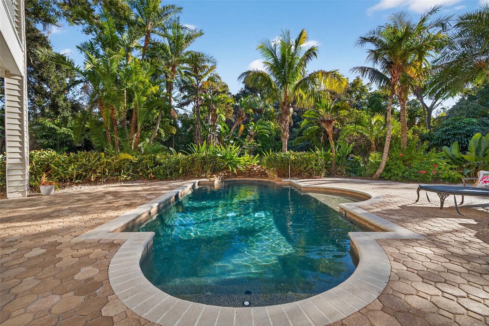 TB8469446 Property Photo