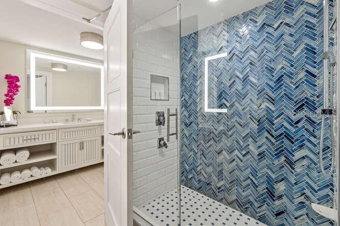 250 SANDS POINT RD #5203, LONGBOAT KEY, FL, 34228