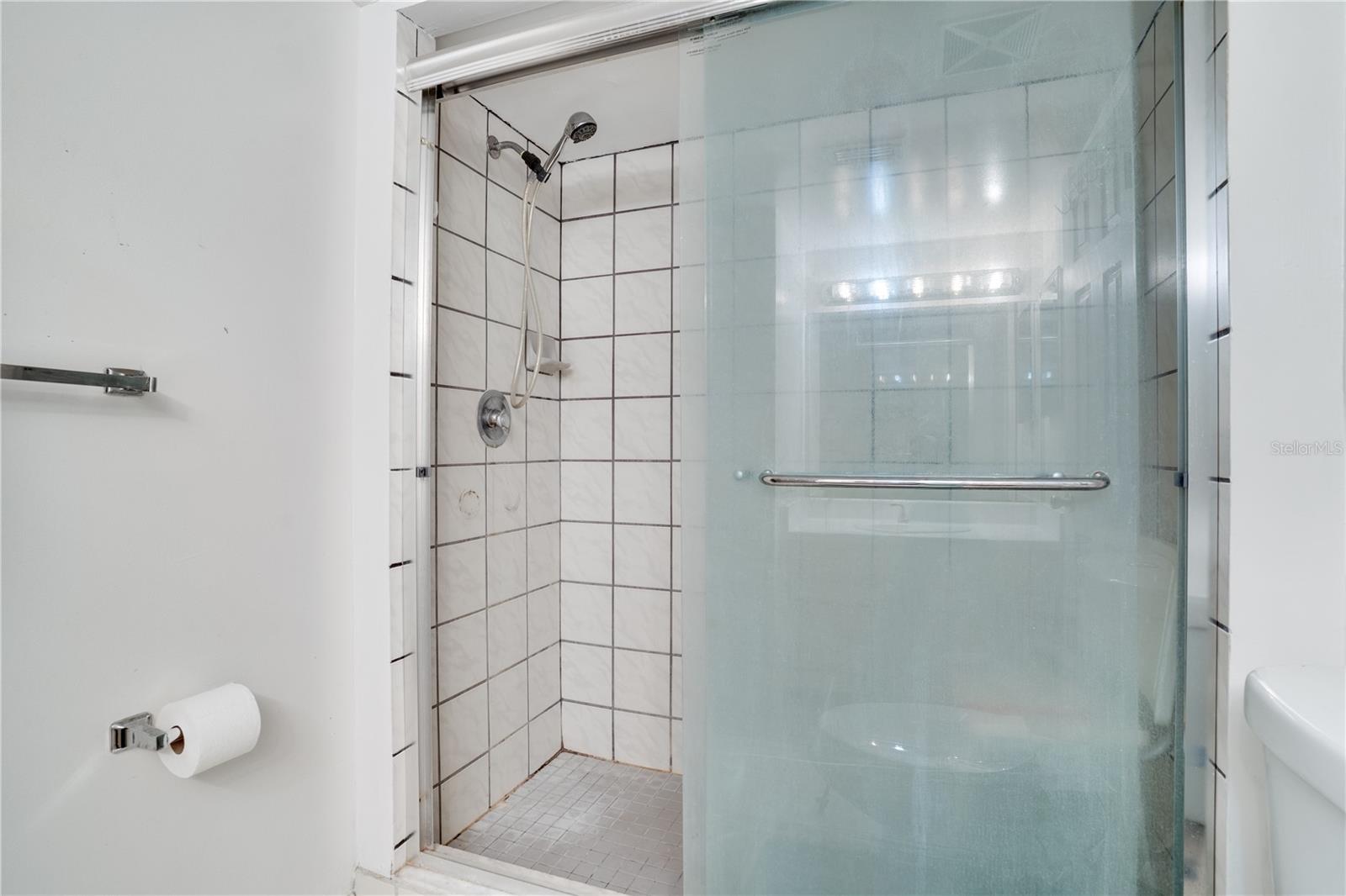 2nd Bedroom's Full Bathroom