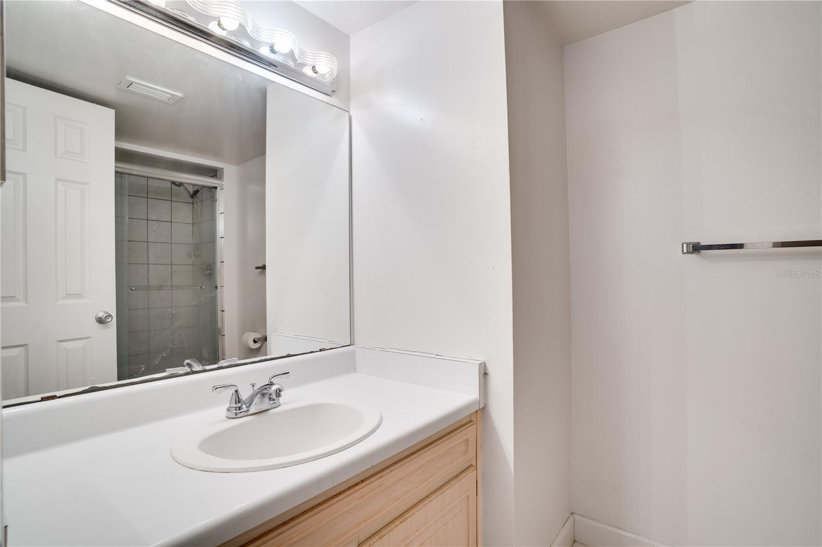 2nd Bedroom's Full Bathroom