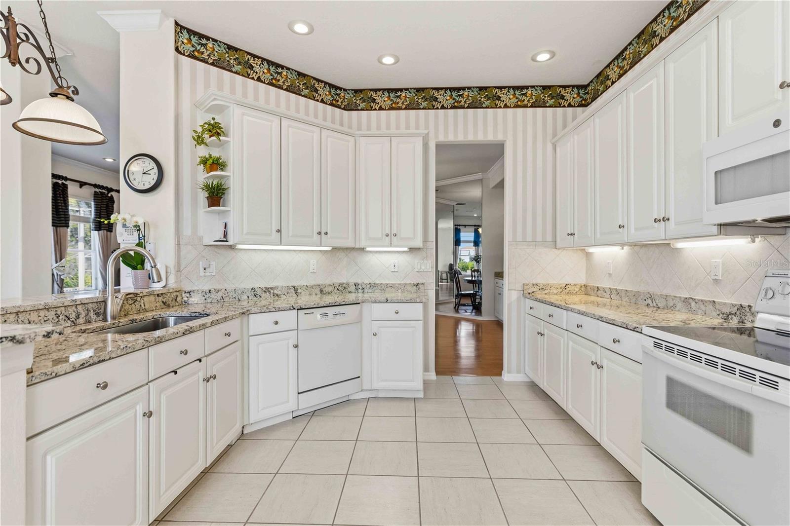 136 41ST CIR E, BRADENTON, FL, 34208