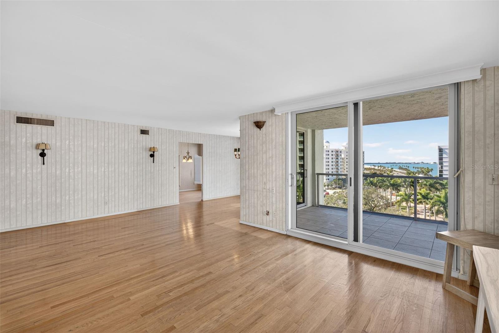 1111 N GULFSTREAM AVE #8D, SARASOTA, FL, 34236