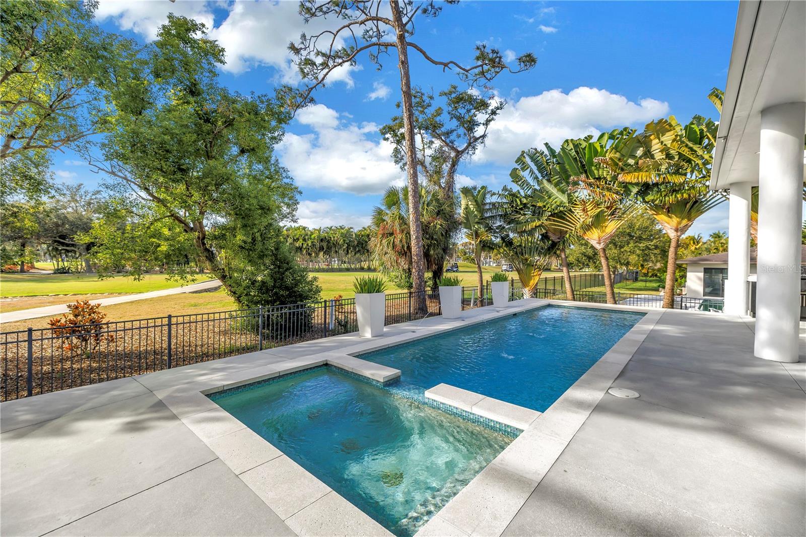 TB8469526 Property Photo