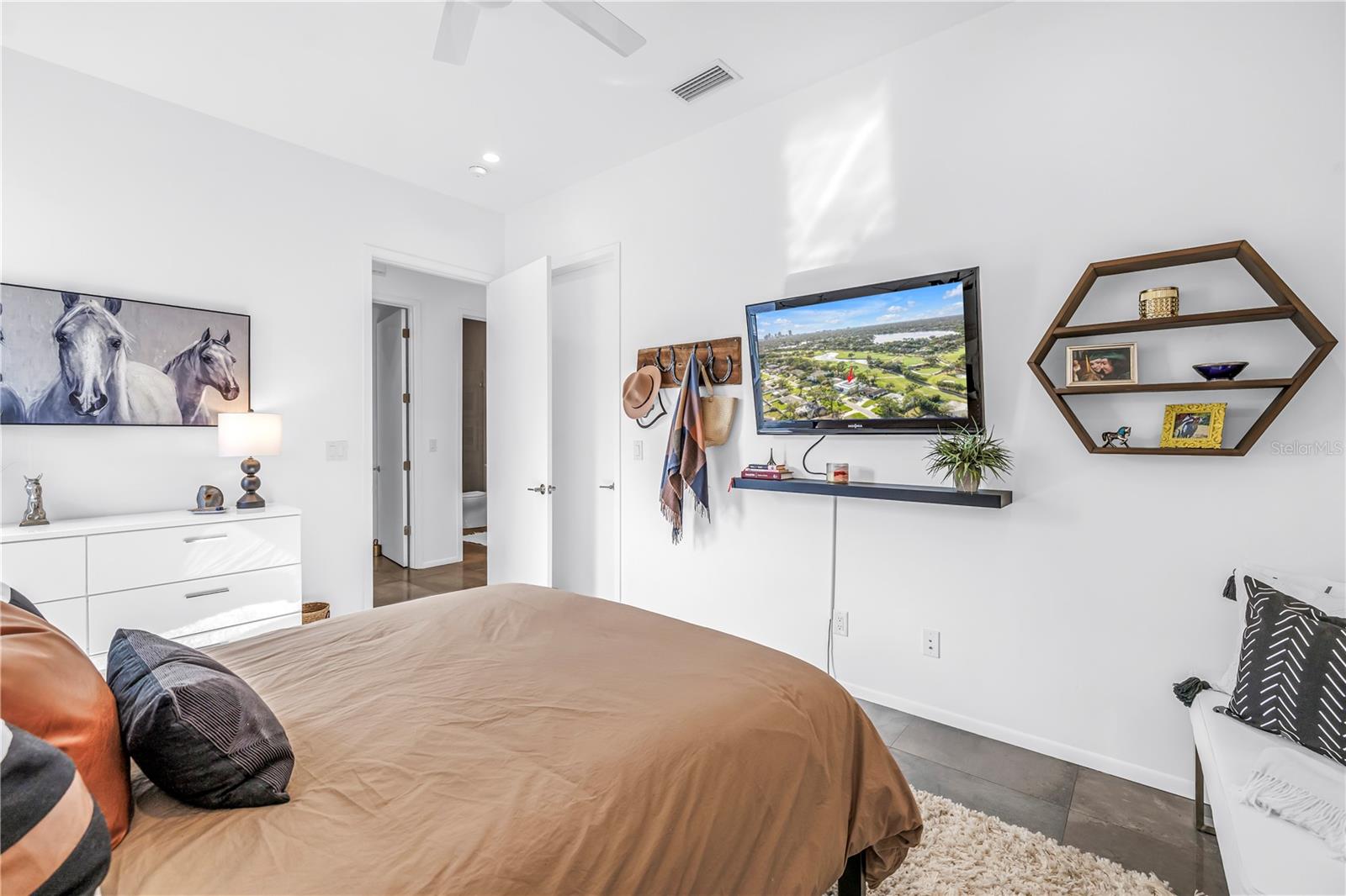 TB8469526 Property Photo