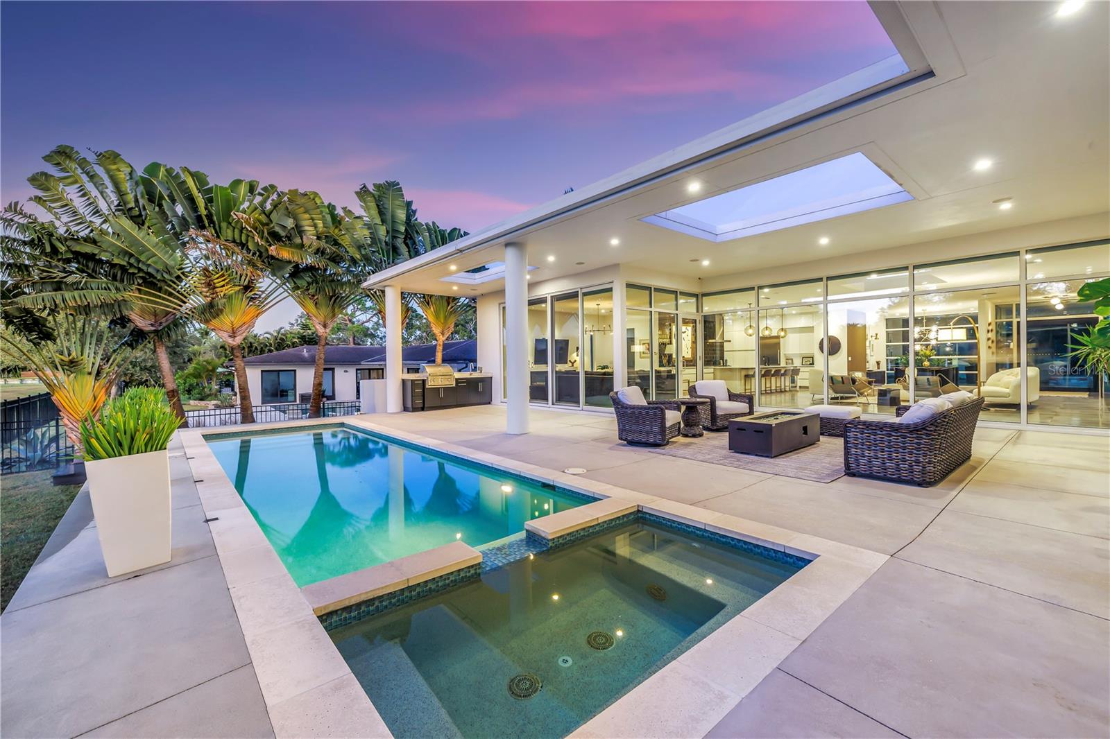 TB8469526 Property Photo