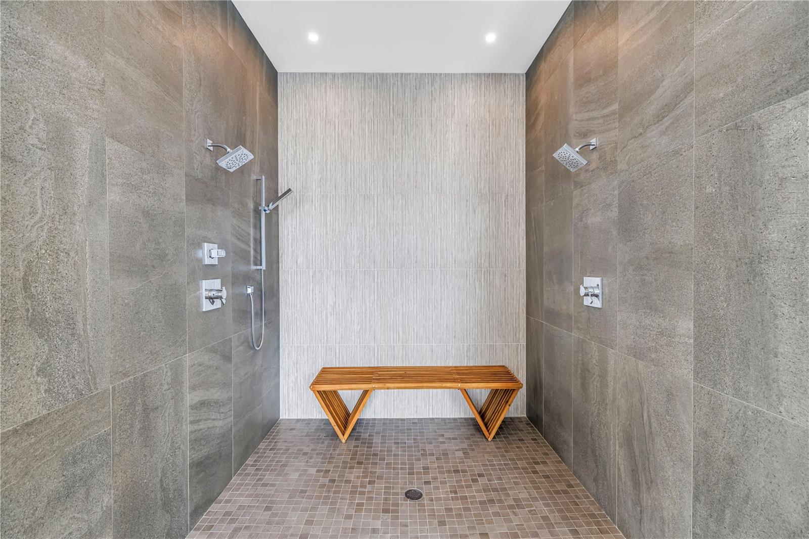 TB8469526 Property Photo