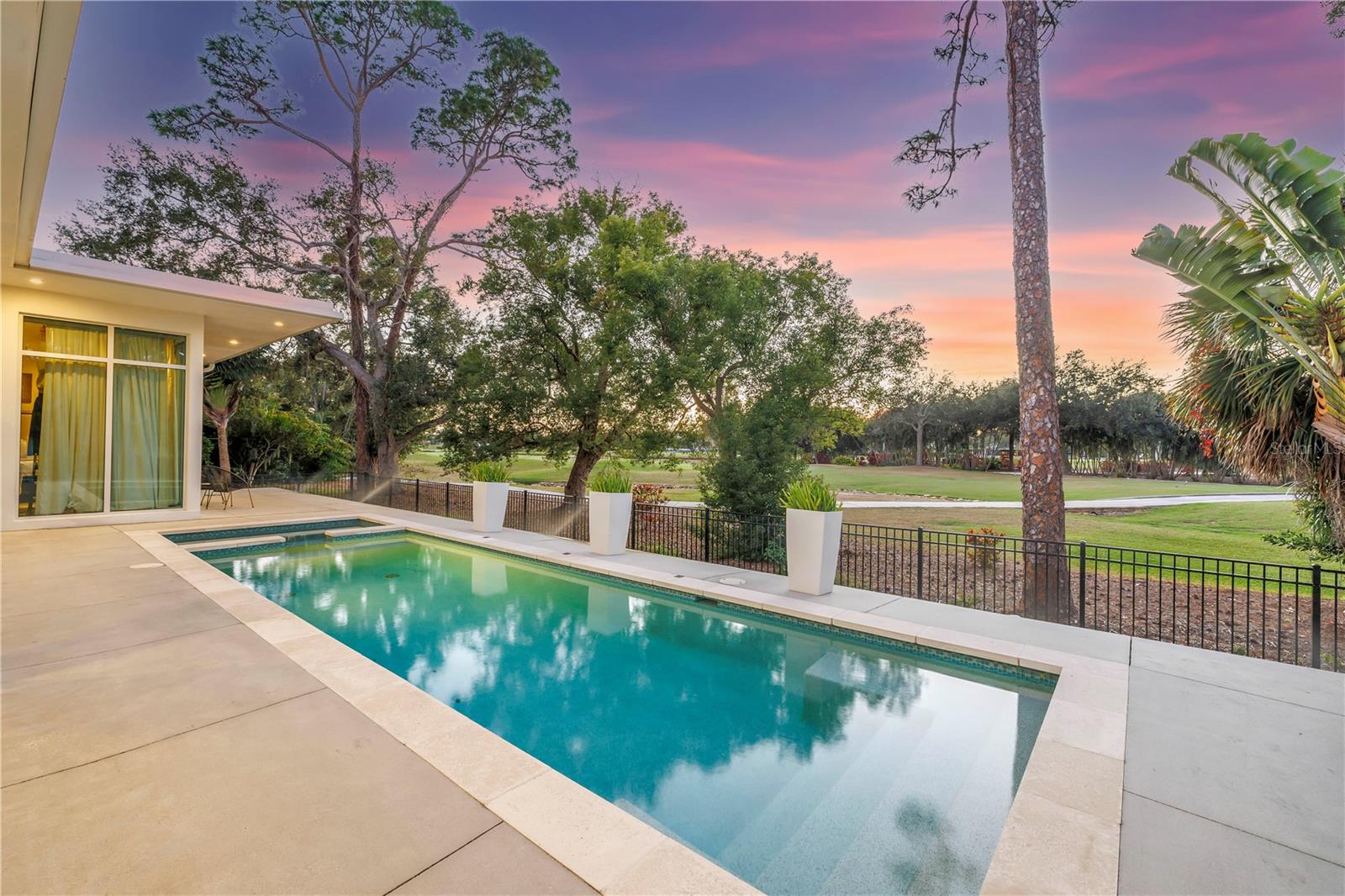 TB8469526 Property Photo