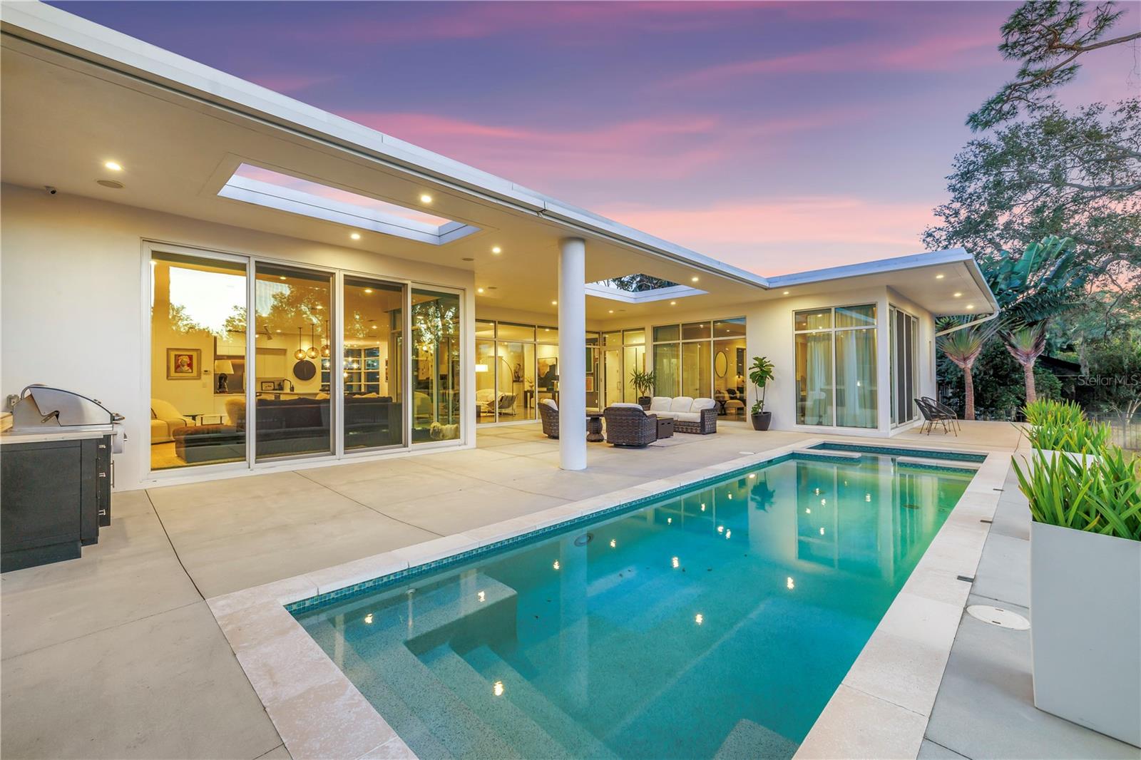 TB8469526 Property Photo