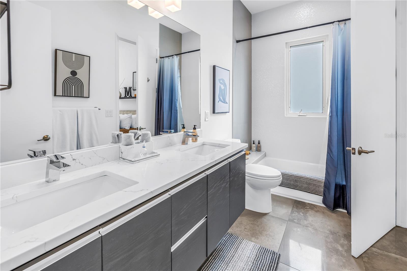 TB8469526 Property Photo