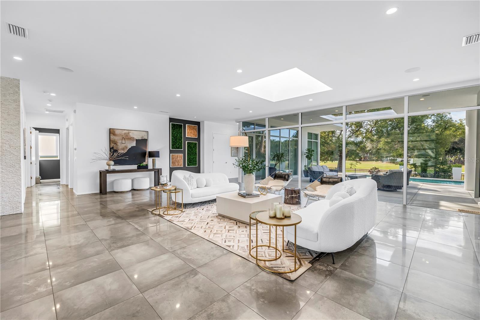 TB8469526 Property Photo