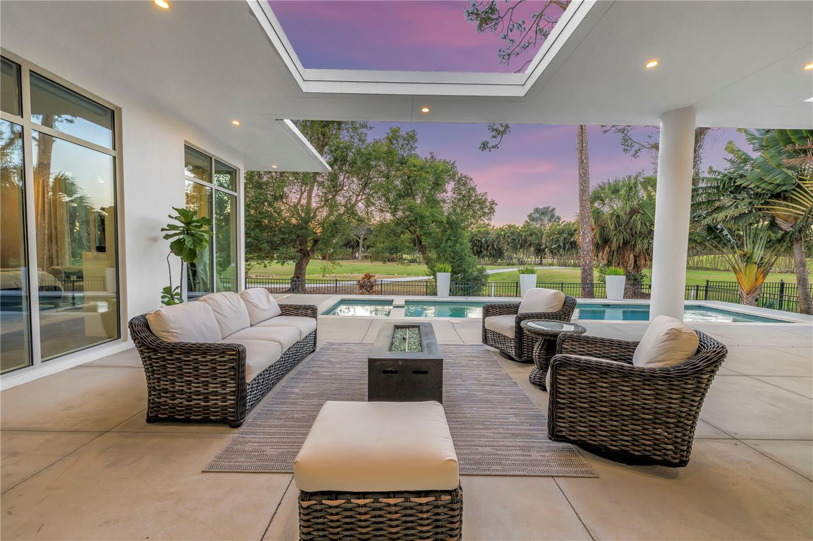 TB8469526 Property Photo