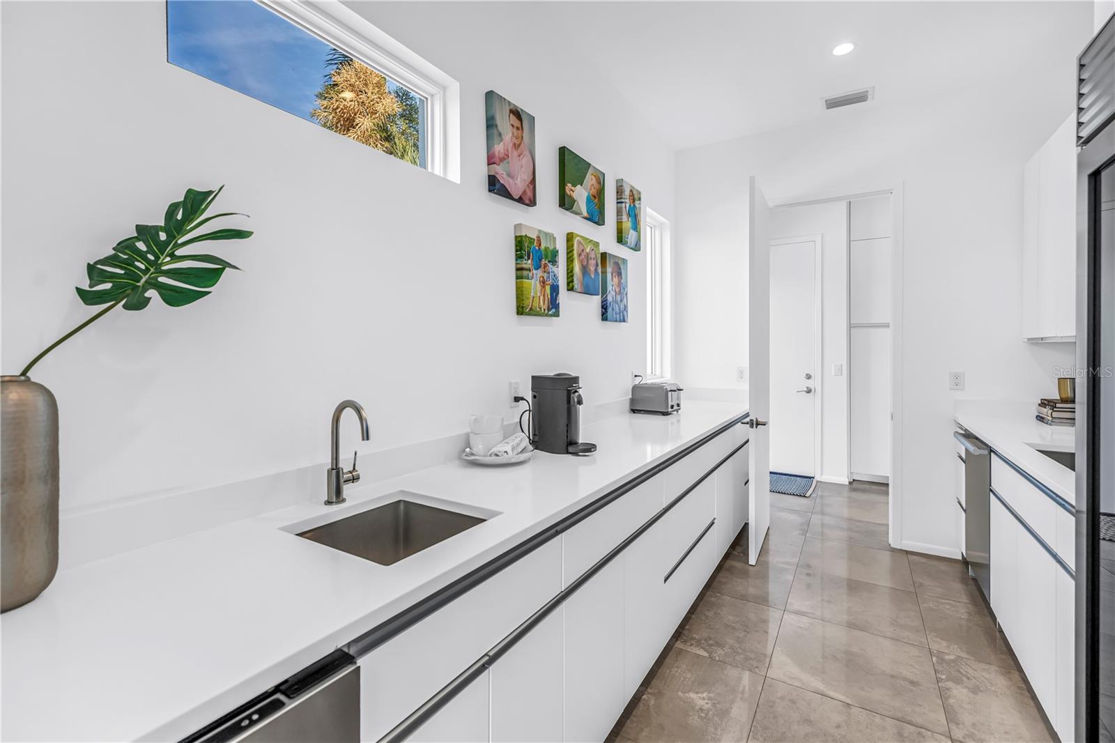 TB8469526 Property Photo