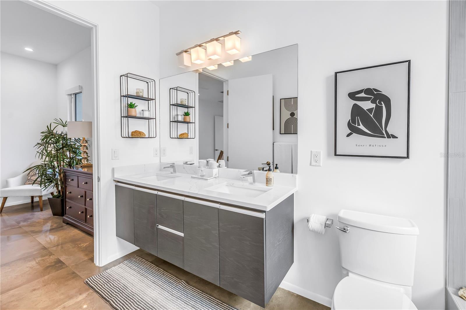 TB8469526 Property Photo