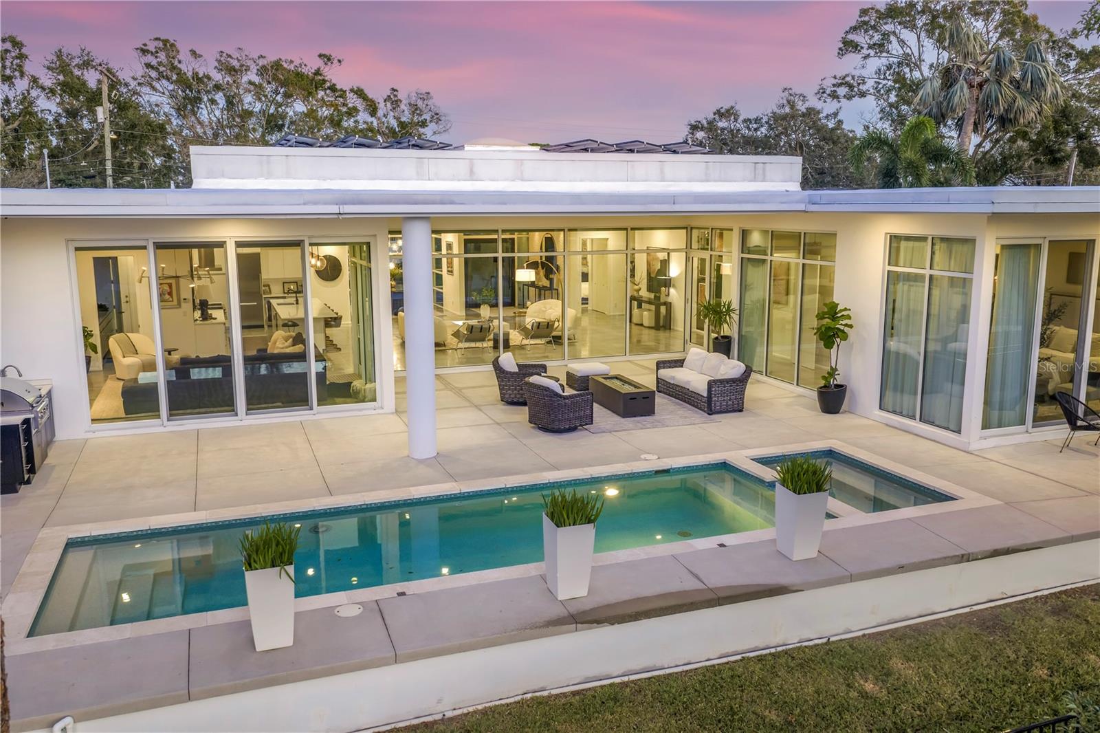 TB8469526 Property Photo