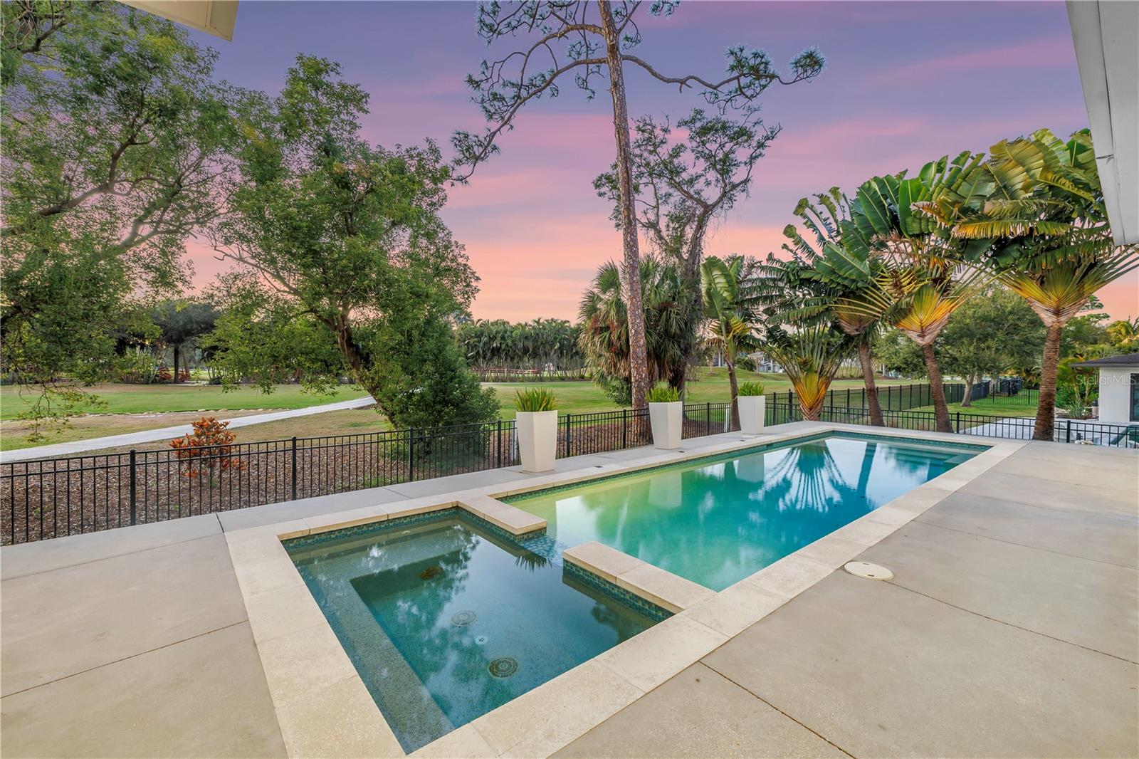 TB8469526 Property Photo