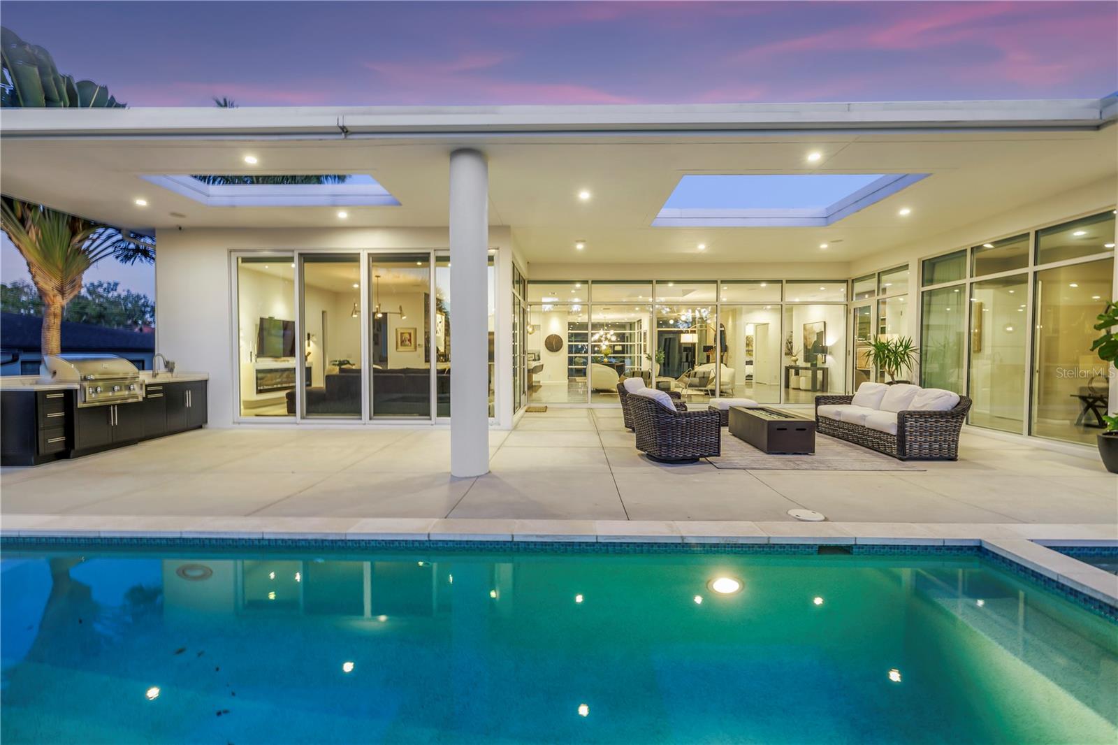 TB8469526 Property Photo