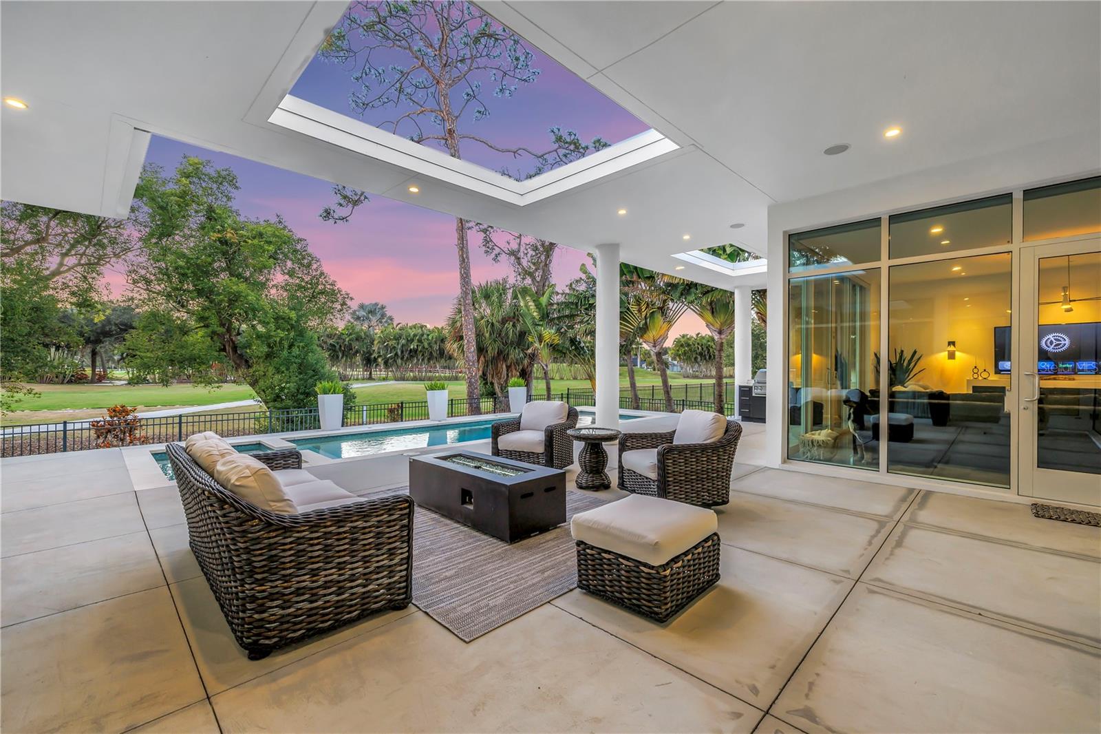 TB8469526 Property Photo