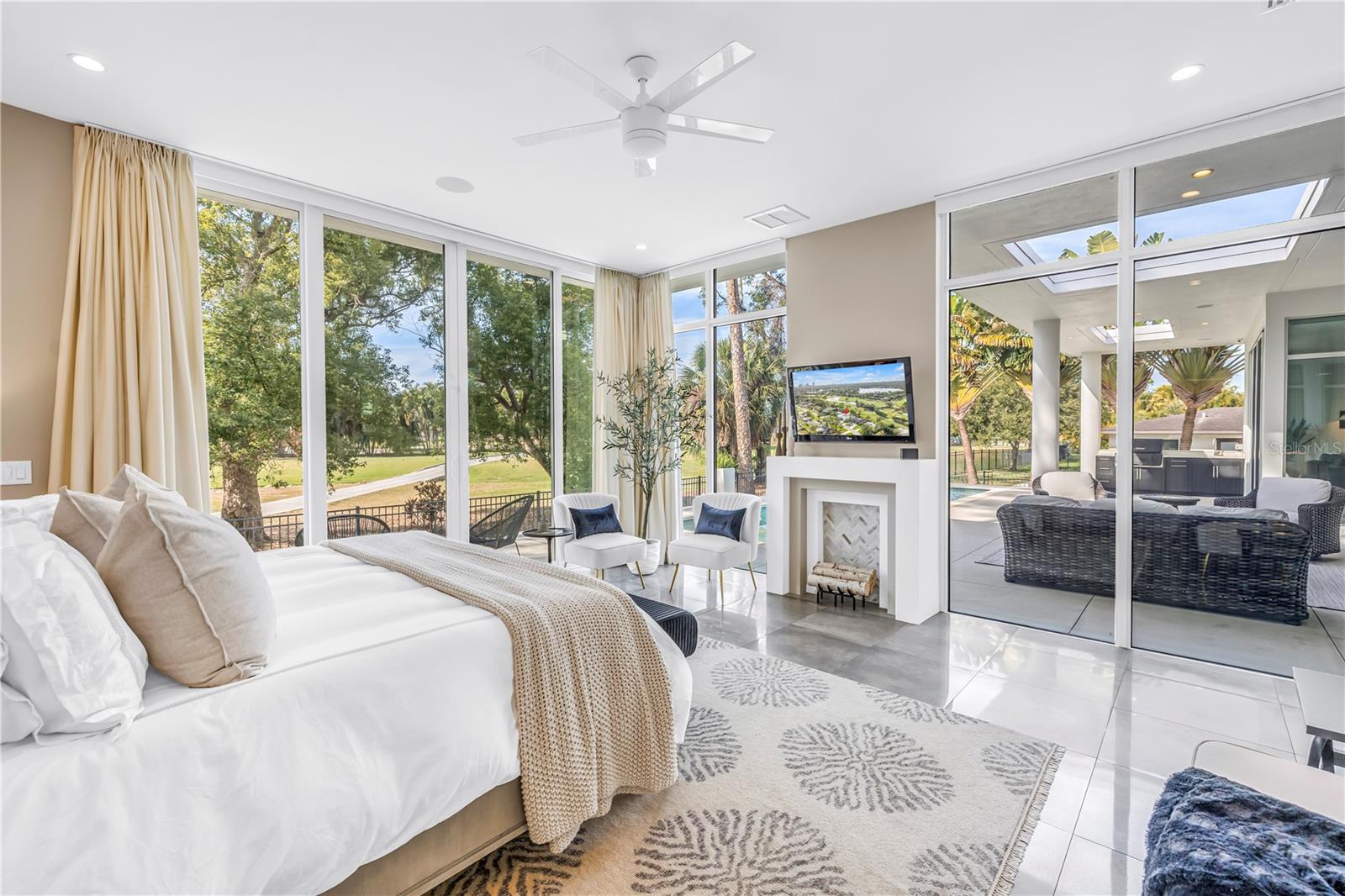 TB8469526 Property Photo