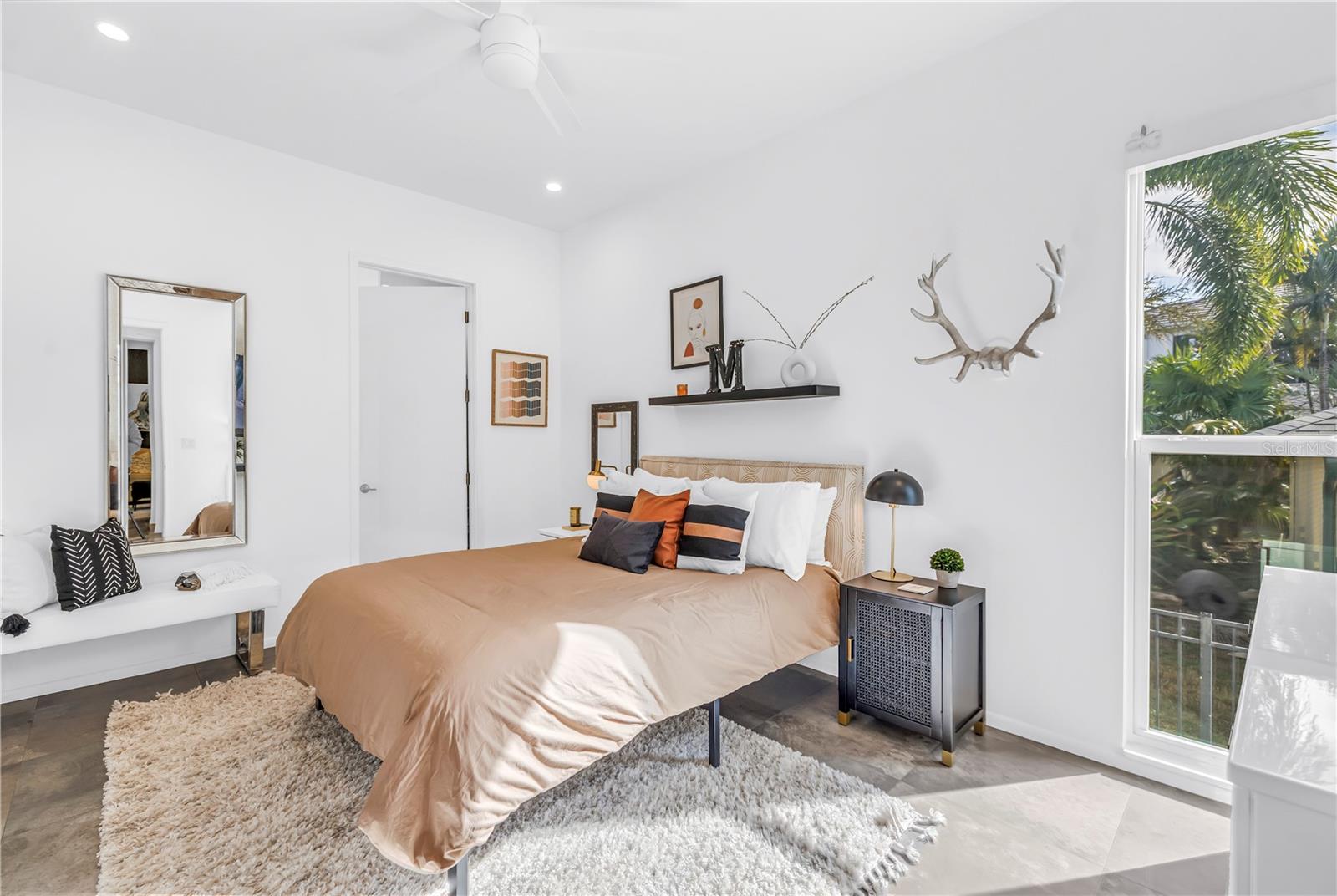 TB8469526 Property Photo