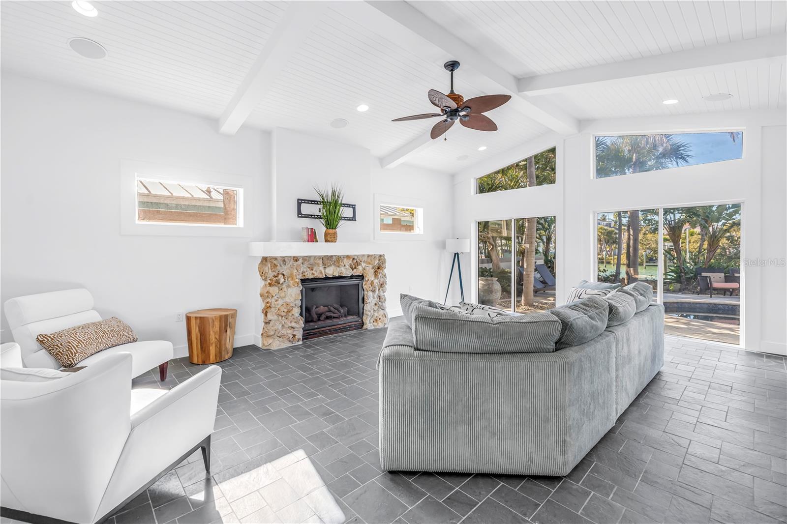 Kitchen/dining/living